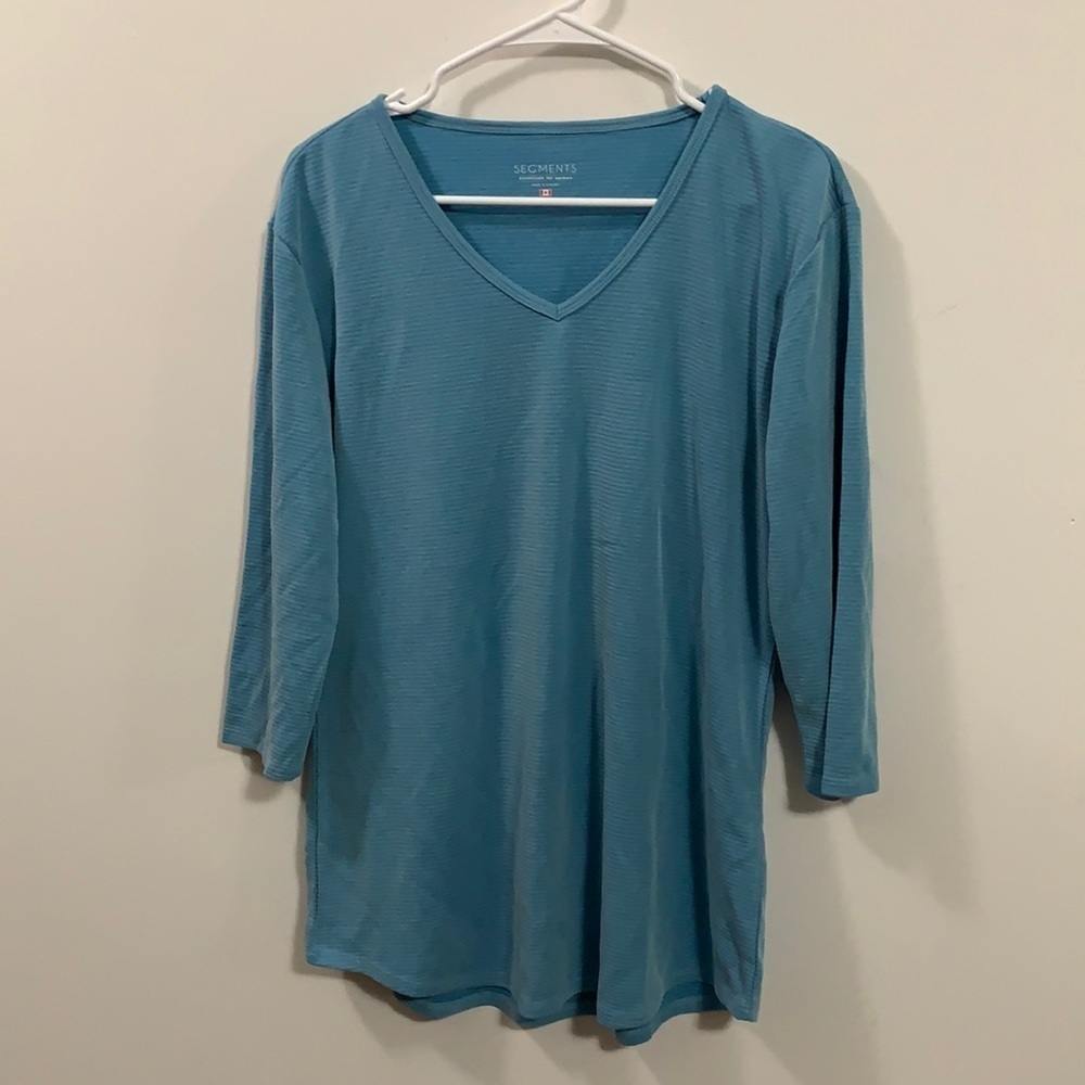 Segments Essentials 3/4 sleeve V neck Size Large